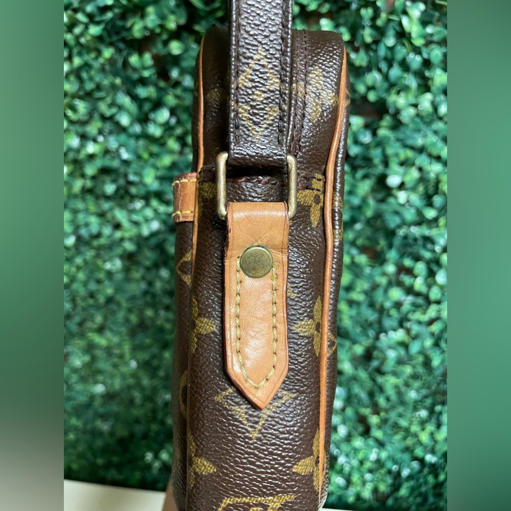 Louis Vuitton - Vintage Danube Monogram Canvas Crossbody Bag - 2002 - Picture 6 of 16